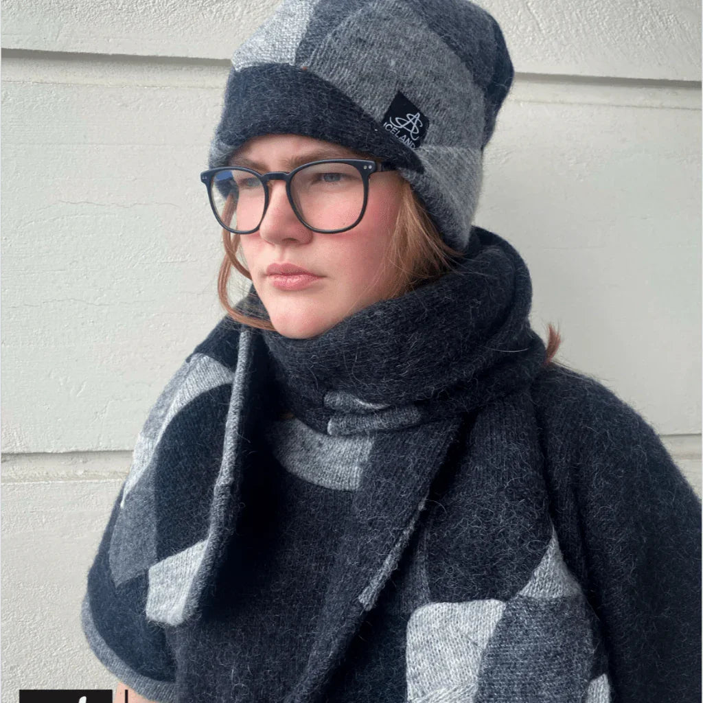 Beanie & Scarf / Grey - nammi.isSA Iceland