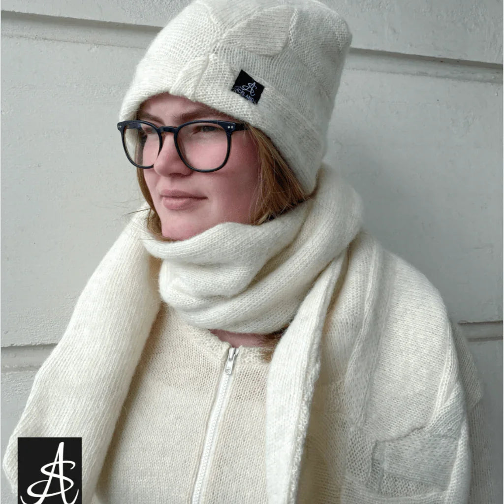 Beanie & Scarf / White - nammi.isSA Iceland