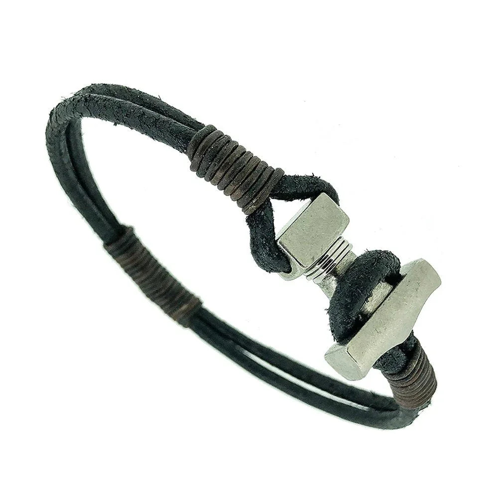 Þórshamar leðurarmband með títaníum hammri, fæat hjá Gullsmiðju Ófeigs, Skóalvörðustíg 5, 101 Reykjavík. Thorshammer / Mjölnir bracelet by Zeezen. Leather bracelet with titanium hammer - buy it at ofeigur.is