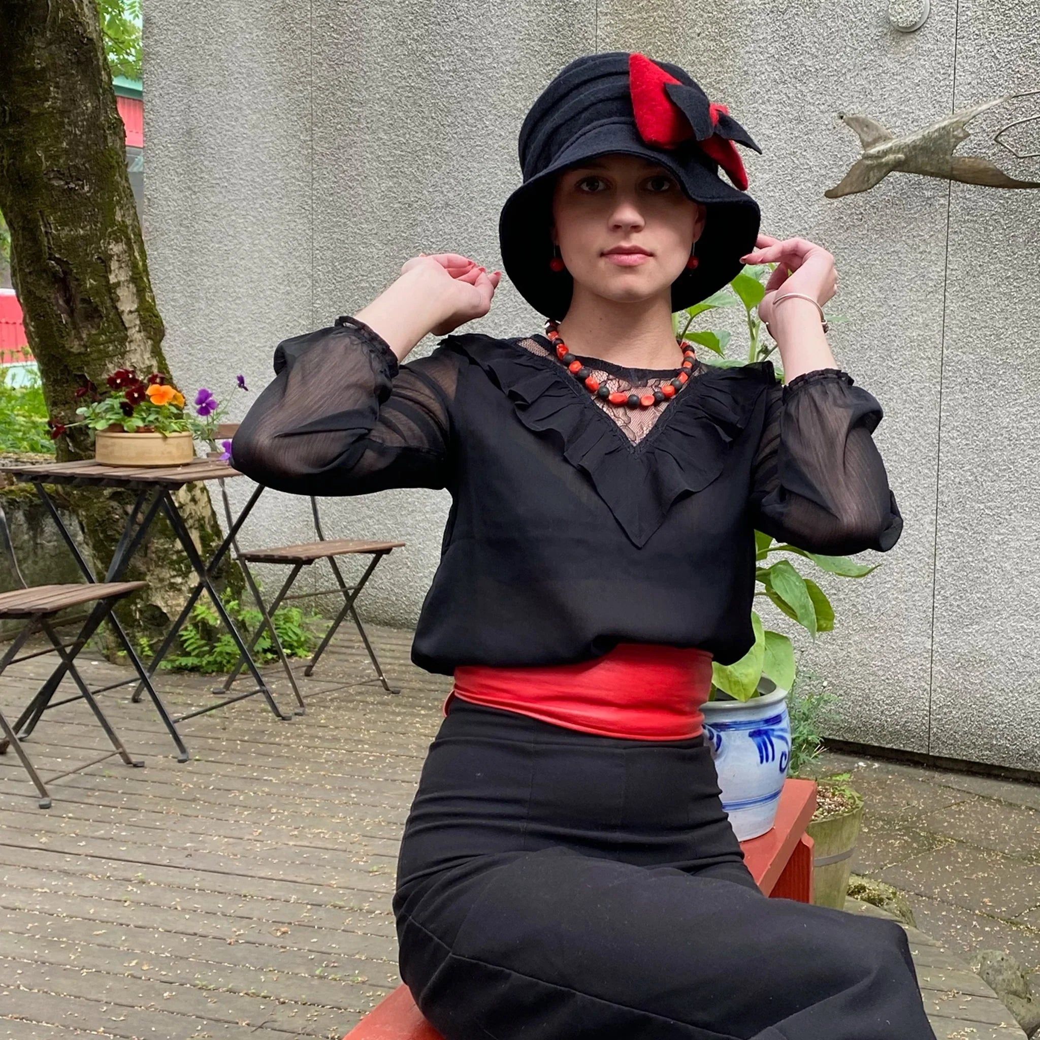 Elisabet - wool hat - black/red - nammi.isÓfeigur