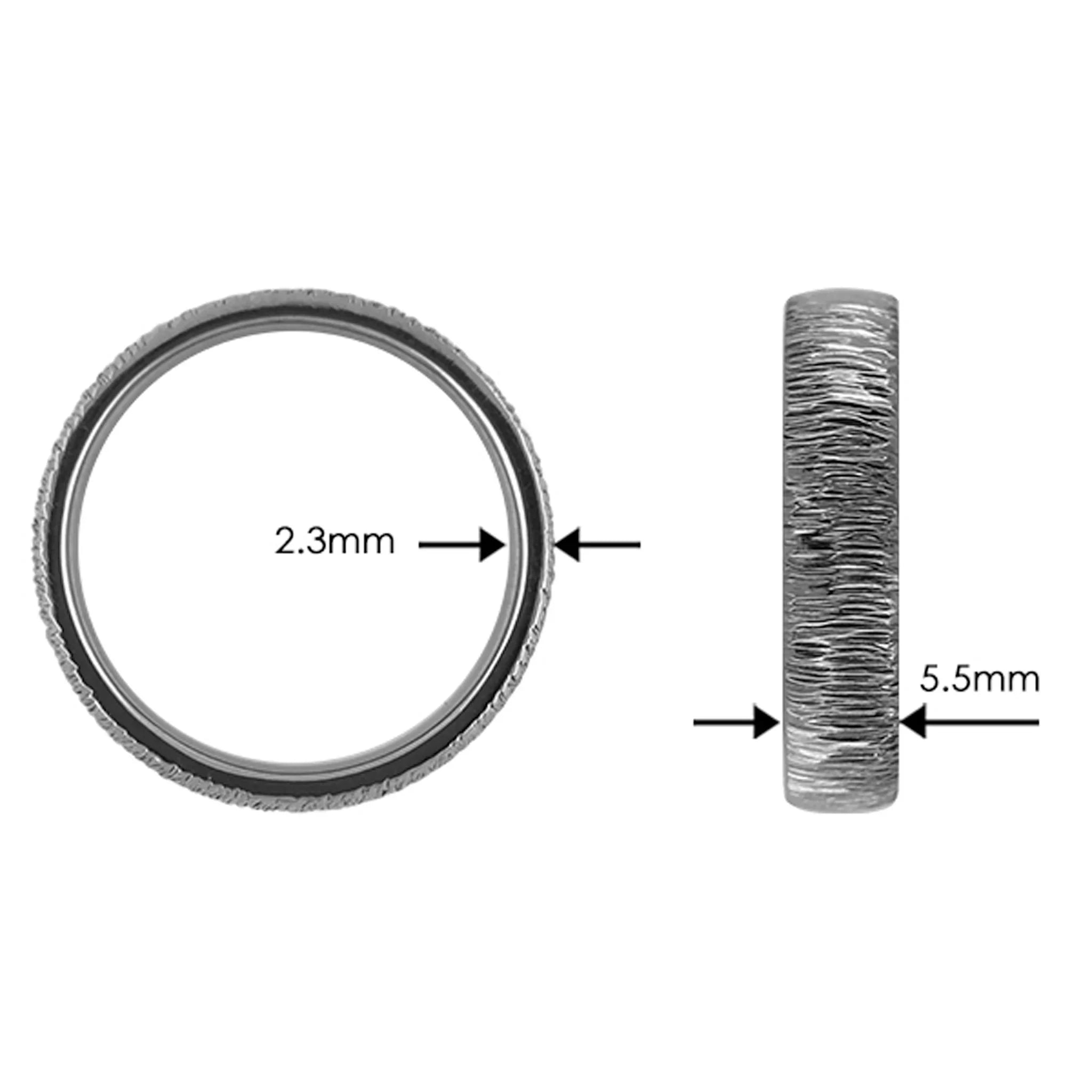 Tantalum Ring w/o min. Corner Hammered Polished w/ Small Ruffle Pattern. Ring profile: width: 5.5 mm || height: 2.3 mm. The picture shows the width (5.5mm) and hight (2.3mm)) of the ring
