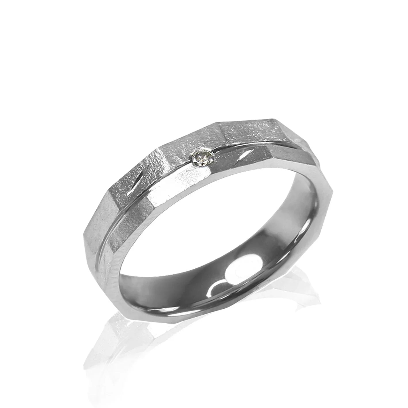 TITAN RING SCULPTURED SMOOTH HAMMERED W/ DIAMOND - nammi.is
