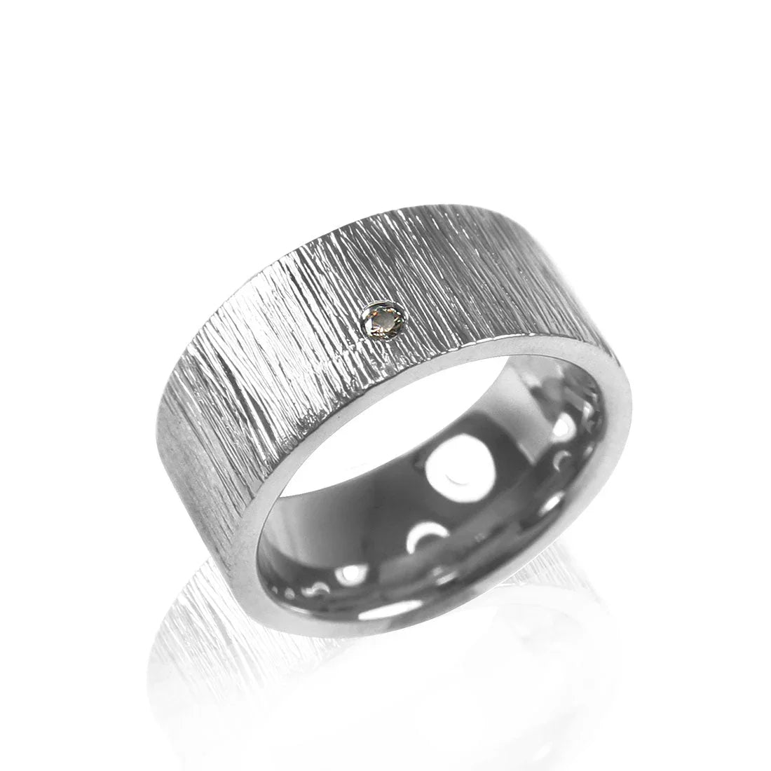 TITAN RING W/ DARK DIAMOND SCULPTURED CORNER HAMMERED/POLISH - nammi.is