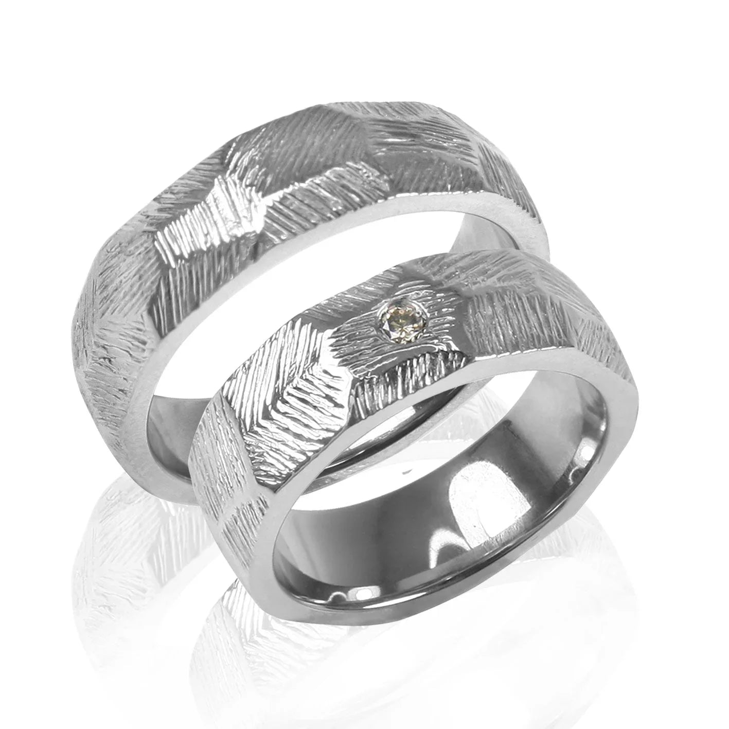 TITAN RING W/ GO LARGE CORNER HAMMER POLISH - nammi.is