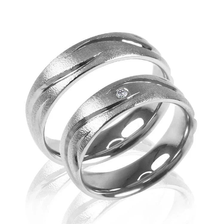 TITAN RING WHITE DIAMOND SCULPTURED/FINE HAMMERED - nammi.is