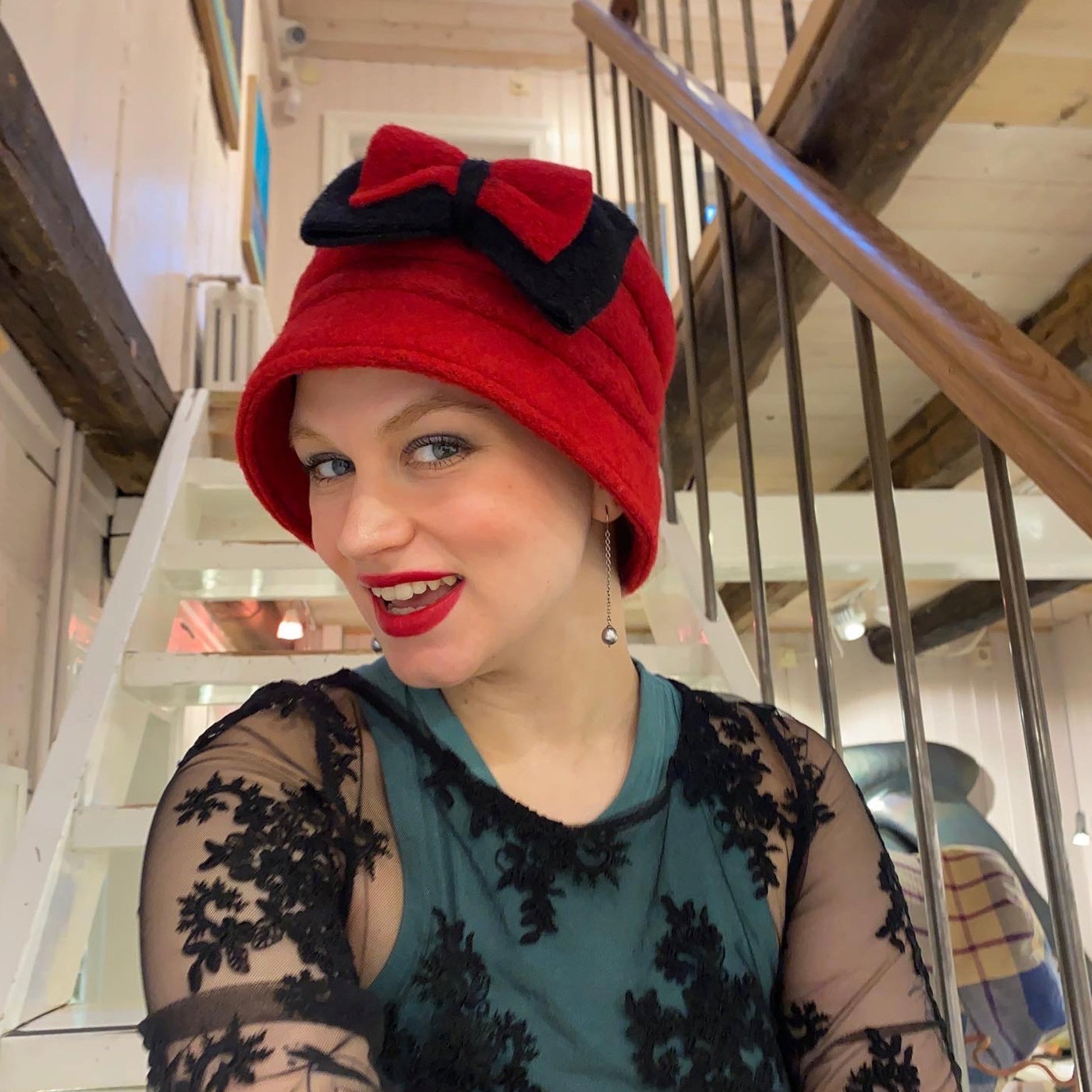 Elisabet - wool hat - red/black - nammi.isÓfeigur