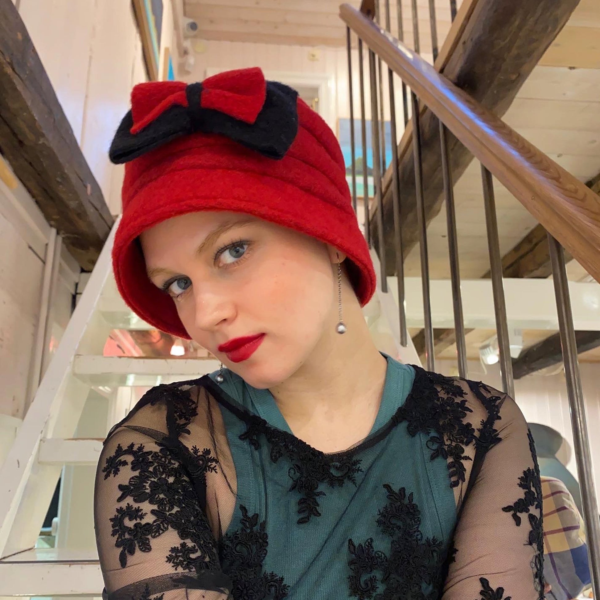 Elisabet - wool hat - red/black - nammi.isÓfeigur