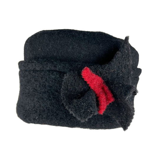Heba – wool hat, black/red - nammi.isÓfeigur