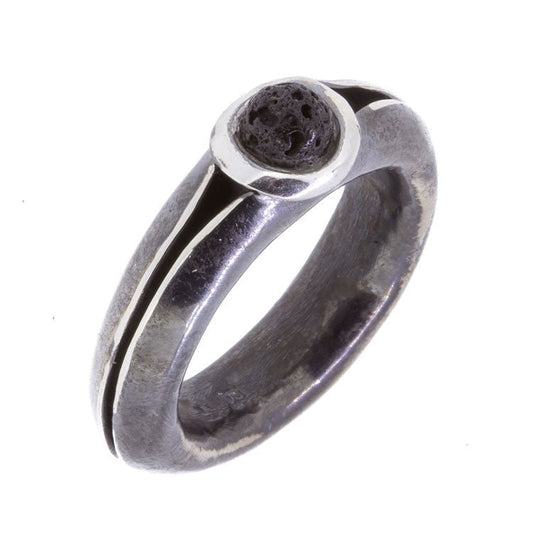 Speculum silver ring with lava - nammi.is