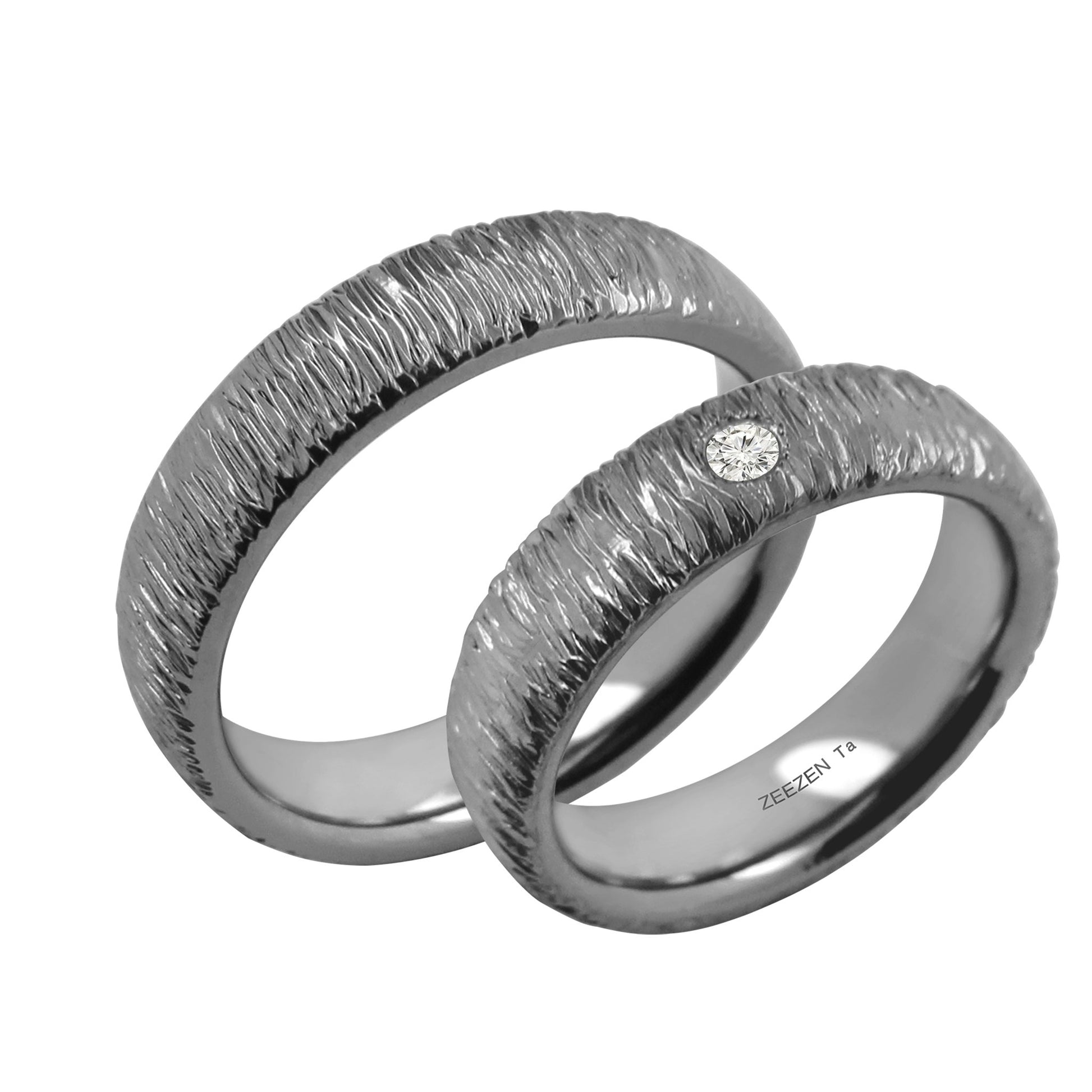 Tantalum Ring w/o min. Corner Hammered Polished w/ Small Ruffle Pattern. Ring profile: width: 5.5 mm || height: 2.3 mm. Next to a matching couple ring with a lab grown diamond.