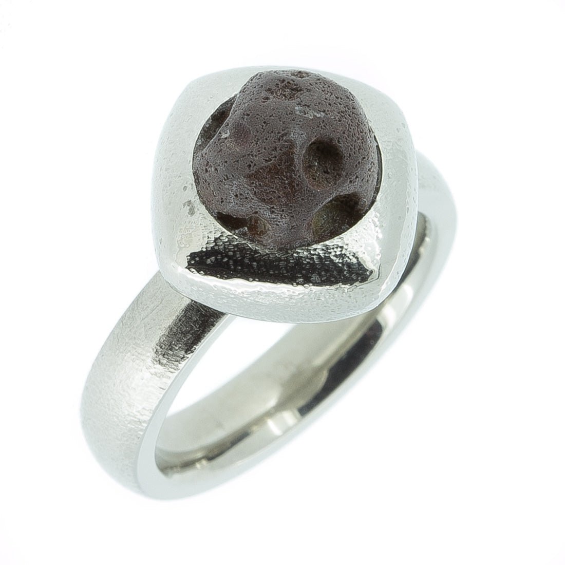 Titan Ring Hammerde W/Brown Lava - nammi.is