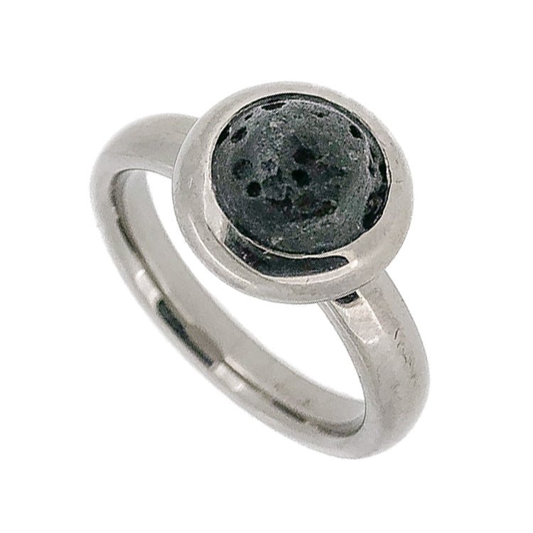 Titanium Ring with 8mm Lavastone - nammi.is