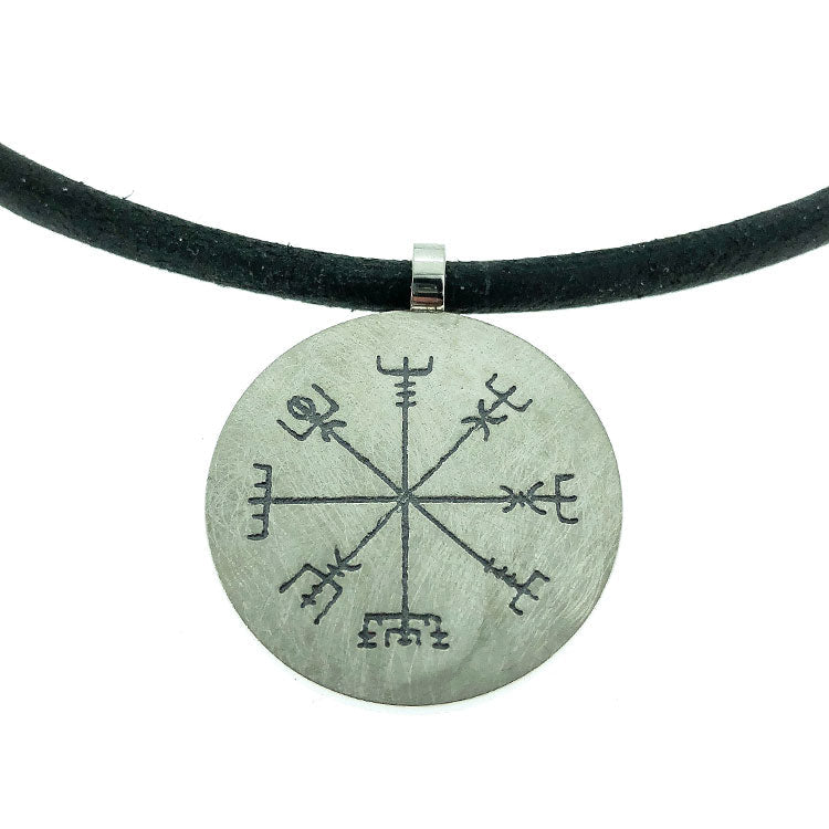 Zeezen Titanium Wayfinder Necklace with leather leash - Vegvísir - nammi.is
